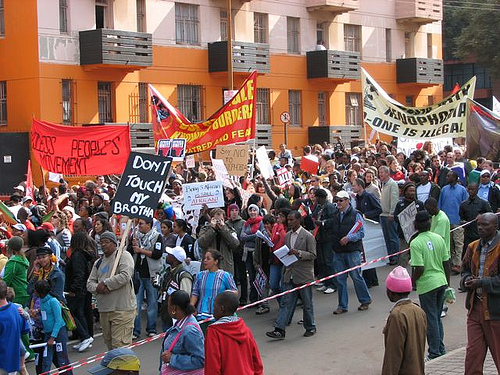 Demo der Anti-Xenophobia-Coalition in Johannesburg am 24.05.2008
Fotos: picspol (flickr.com)