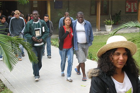 Internationale Aktivisten in der MST-Schule Florestan Fernandez. Foto: medico