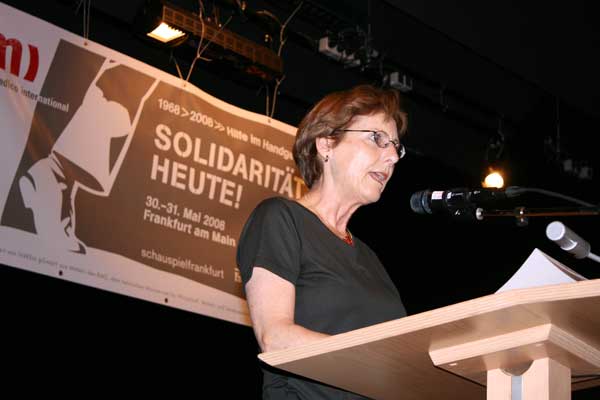 medico-Vorsitzende Brigitte Kühn eröffnet den Samstag