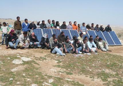 Die Solaranlagen stehen. Eröffnungsfeier in Tuba (2010).