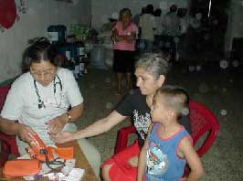 Medizinische Versorgung durch eine Gesundheitspromotorin