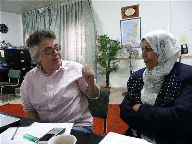 CFTA-Frauengesundheitszentrum in Al Bureij. Links Majeda Al-Saqqa.