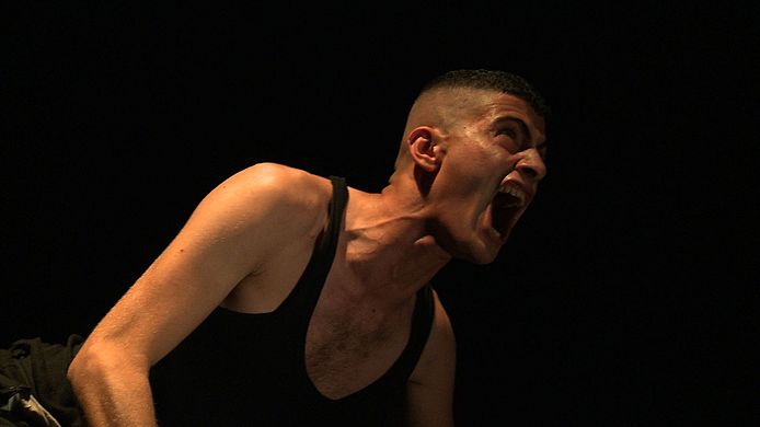 Bilder von der Performance "Sho Kman?"