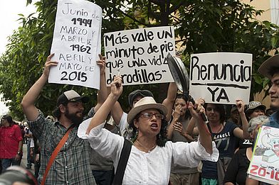 "Rücktritt jetzt!" fordern die Demonstrant_innen in Guatemala. (Foto: Sandra Sebastián)