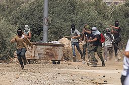 Israelische Siedler attackieren das Dorf Turmus Ayya in der Westbank
