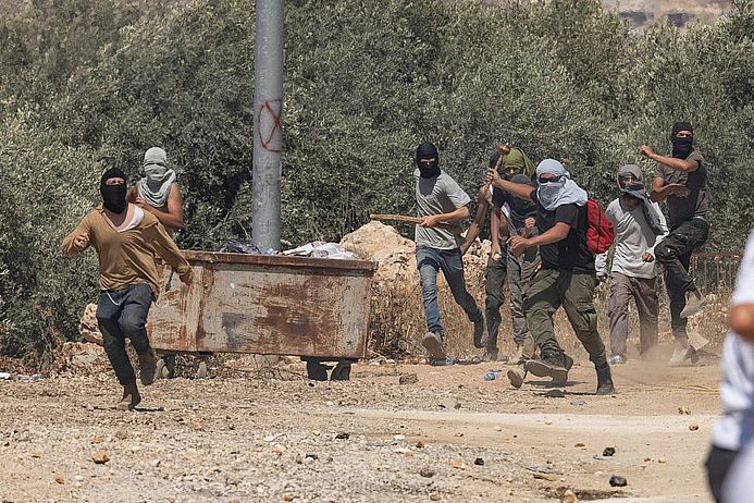 Israelische Siedler attackieren das Dorf Turmus Ayya in der Westbank