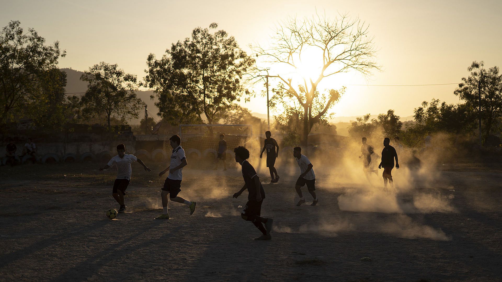 Kinder spielen Fußball, Reparto Las Cañas, El Salvador (Foto: Víctor Peña)