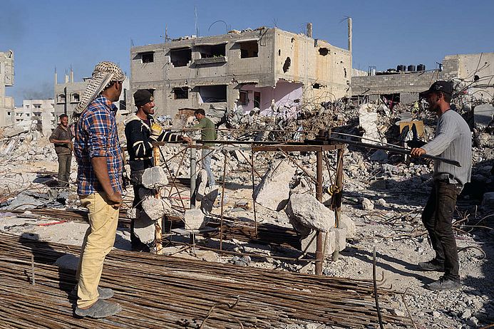 Gaza nach dem Krieg: Ohne Baumaterial kein Wiederaufbau möglich. Die Menschen helfen sich selbst.