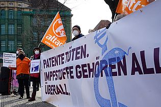 Kundgebung für die Aufhebung des Patentschutzes auf Medikamente, Berlin 2021