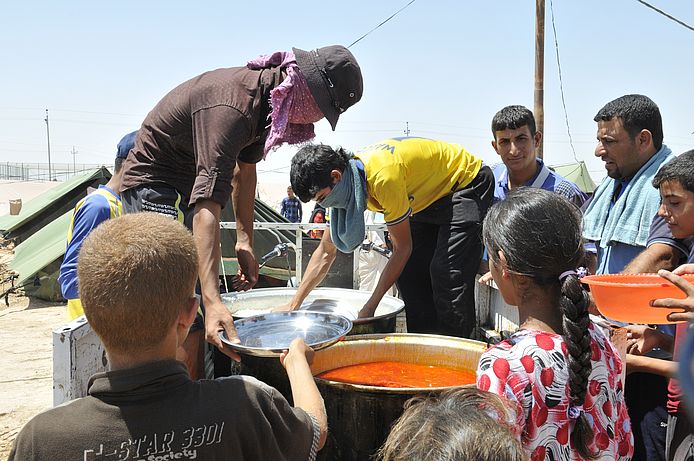 Gemeinschaftlichliche Großküche im Flüchtlingslager Aliawa nahe Khanaqin im Nordirak (Foto: Haukari)