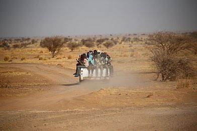 Migranten auf dem Weg von Agadez Richtung Libyen