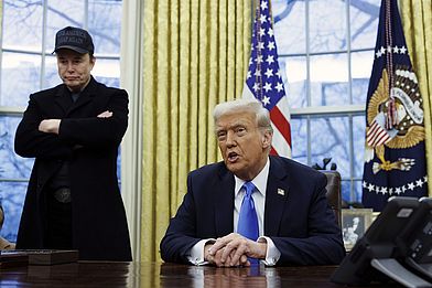 Elon Musk und Donald Trump im Oval Office of the White House, Washington DC, Februar 2025. 