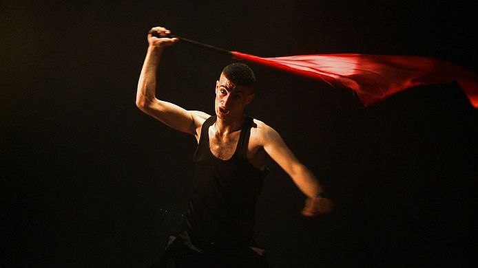 Bilder von der Performance "Sho Kman?"