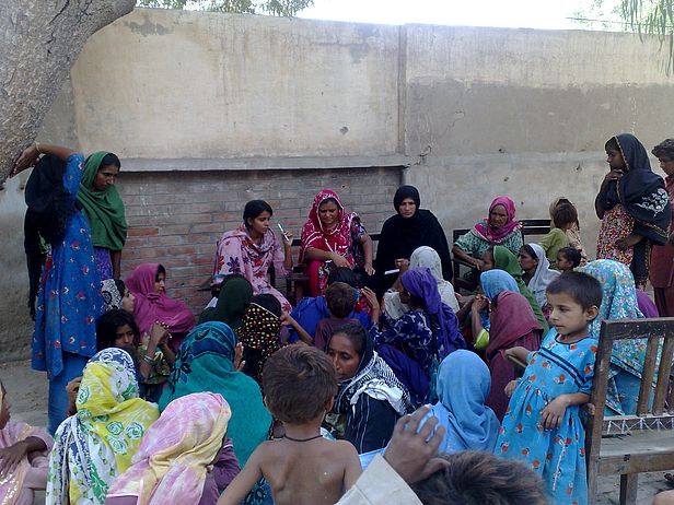 Frauen im SLRC-Flüchtlingslager Moro