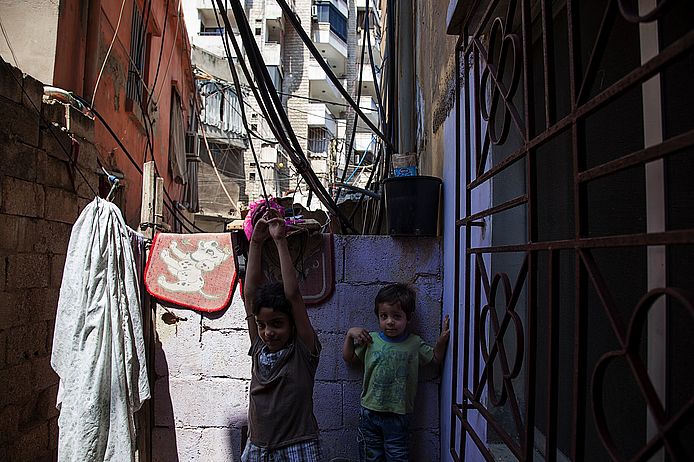 Look at my new game mum! Burj el Barajneh, Libanon (Foto: Haifa/Jungleye)