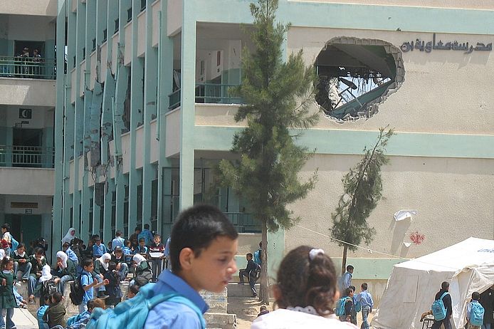 Kriegsschäden an einer Schule in Beit Lahiya. Foto: medico.