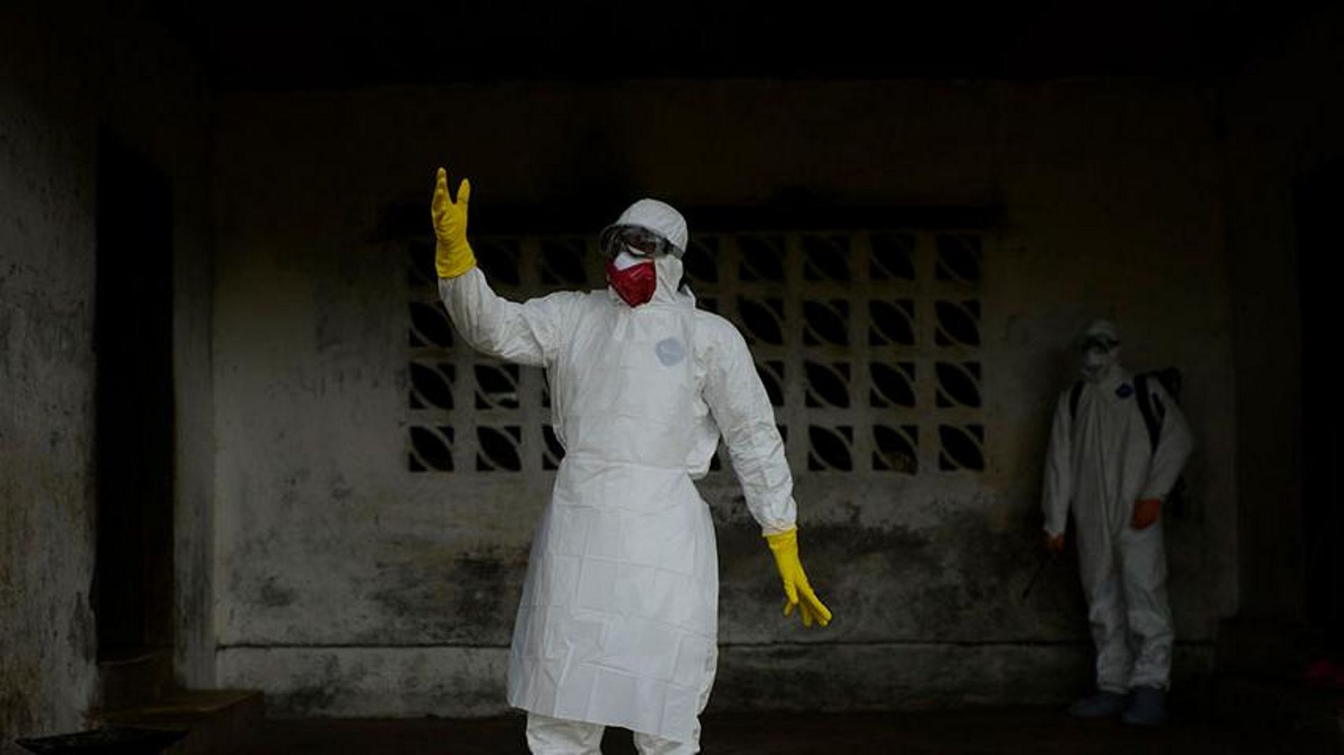 Die Ebola Epidemie hat soziale und politische Ursachen, die angegangen werden müssen. (Foto: Benedicte Kurzen / NOOR)