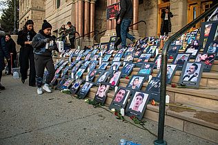 Auch in Salt Lake City gedenken exilierte Iraner:innen der getöteten Protestierenden.