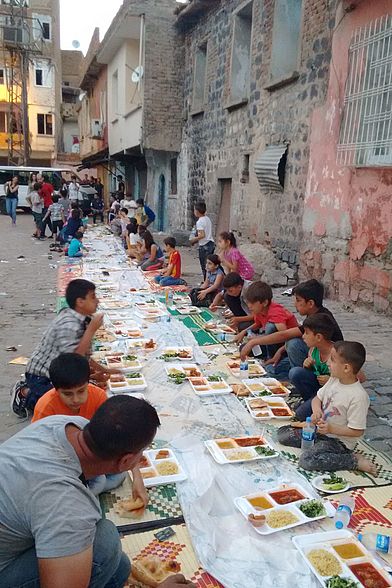 Fastenbrechen in Diyarbakir Sur