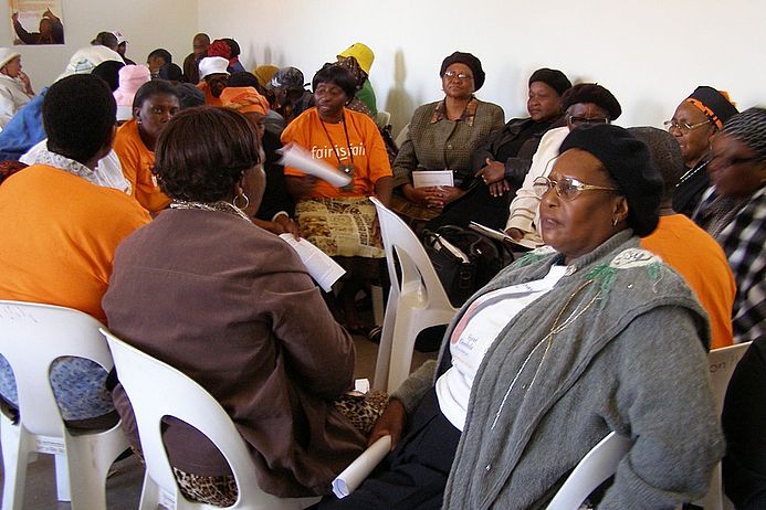 Khulumani-Aktivistinnen fordern Entschädigung