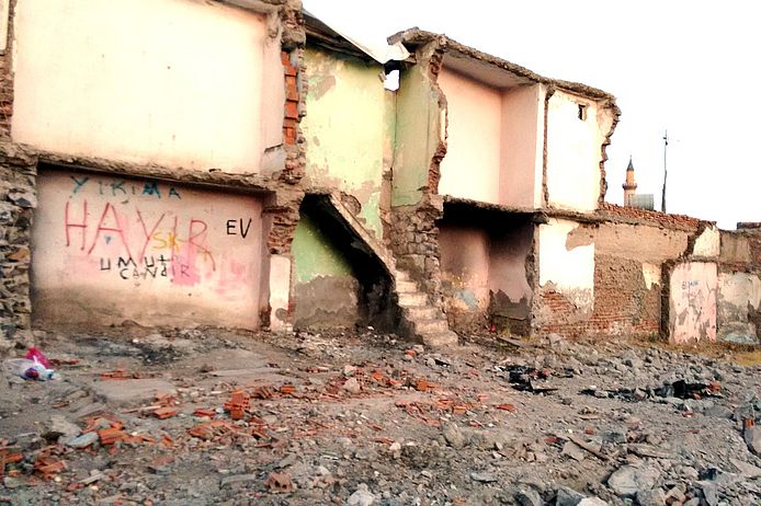 Zerstörte Häuser in Diyarbakir Sur