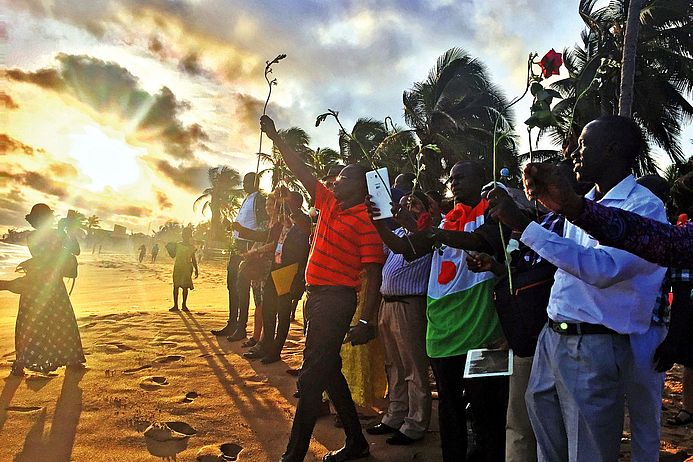 Gedenkfeier für die Opfer der europäischen Abschottung in den „Meeren und Wüsten“, Lomé, Togo. (Foto: Christian Jakob)