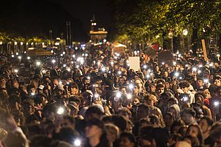 Hunderttausend Menschen protestieren am Großen Stern in Berlin gegen den Genozid in Gaza.
