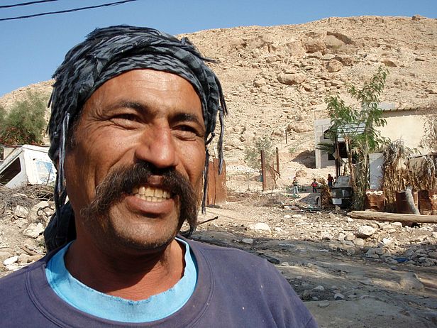 Bauer Nasr Abu-Rihan aus Jiftlik lebt dauerhaft im Provisorium