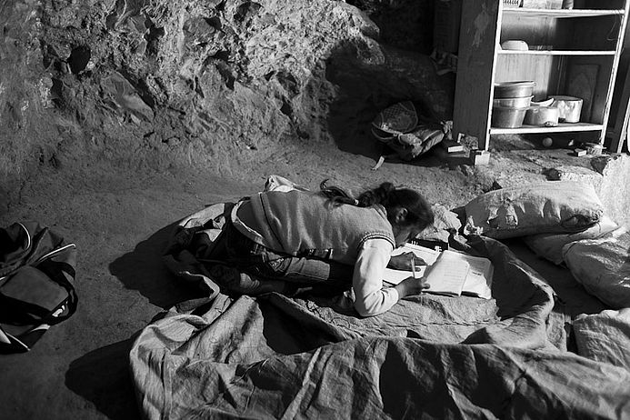 Hausaufgaben kann sie jetzt auch nach Sonnenuntergang machen. Photo: Eduardo Soteras