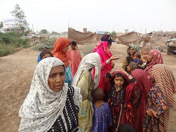 Sie können nicht in ihre Dörfer zurückkehren, da die "Landlords" auf die volle Rückzahlung der Pachtschulden bestehen...