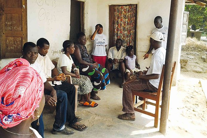 Ebola in Sierra Leone: Aktivisten leisten Aufklärungsarbeit gegen die Epidemie.