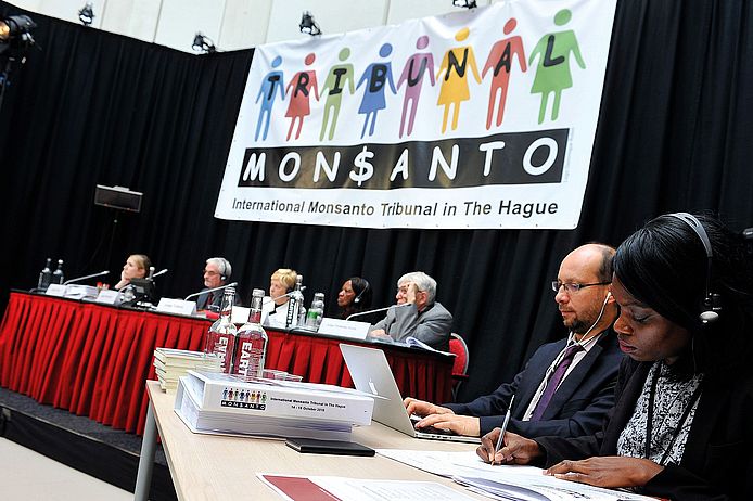 30 Zeugen und Expertinnen aus aller Welt wurden gehört. Nun ist das internationale Richtergremium am Zug. (Foto: Monsanto-Tribunal)